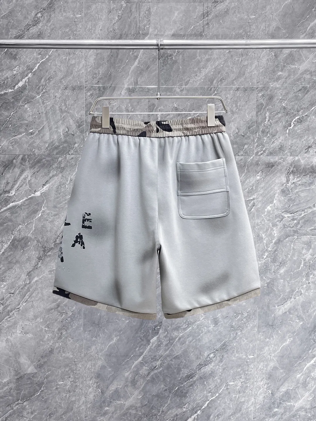 Balenciaga's three-standard complete 2026 summer New Arrival men's casual shorts, advanced custom-made Breathable fabric, Breathable fabric, extremely stretchy and comfortable, impeccable details, top-grade accessories, original logo design concept, delicate and soft feel! The upper body fit is awesome! Size: M-XXXL Please state your height and weight when ordering